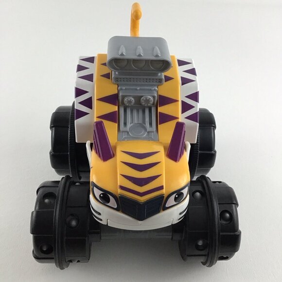 Blaze And The Monster Machines Pop Out Claws 7" Stripes w Sounds Phrases Mattel - Picture 6 of 6